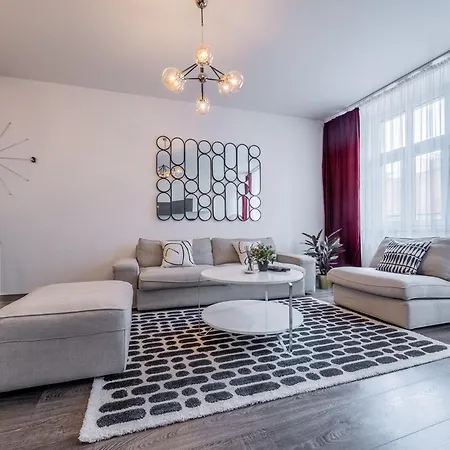 Gorgeous In Center Apartment *