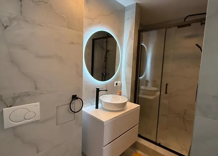 Gorgeous In Center *