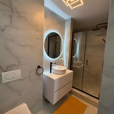 Gorgeous In Center *